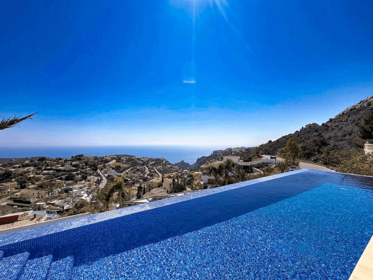 Vila modernă Cumbre del Sol cu vederi panoramice la mare