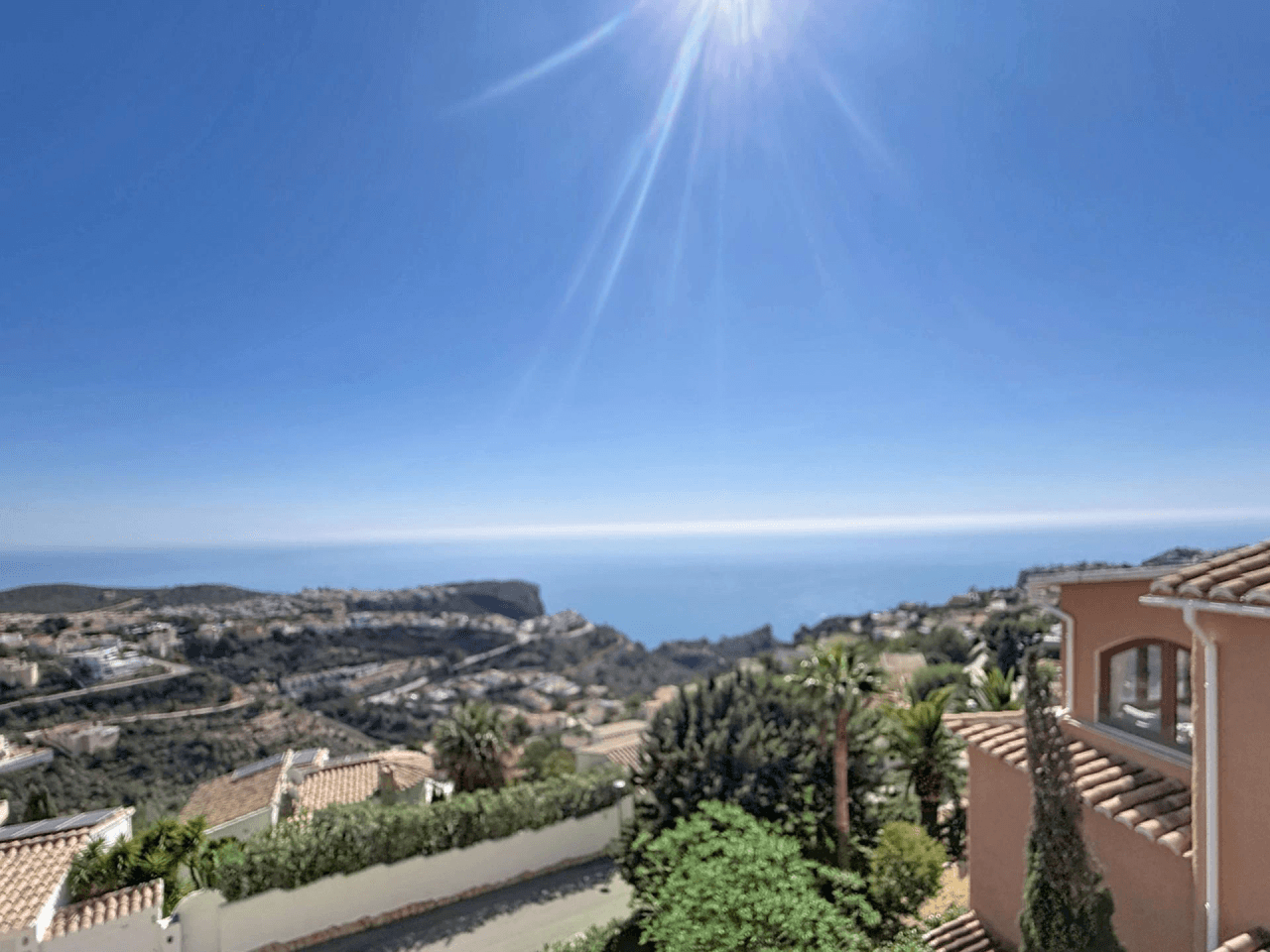 Cumbre del Sol villa reformada con espectaculares vistas al mar