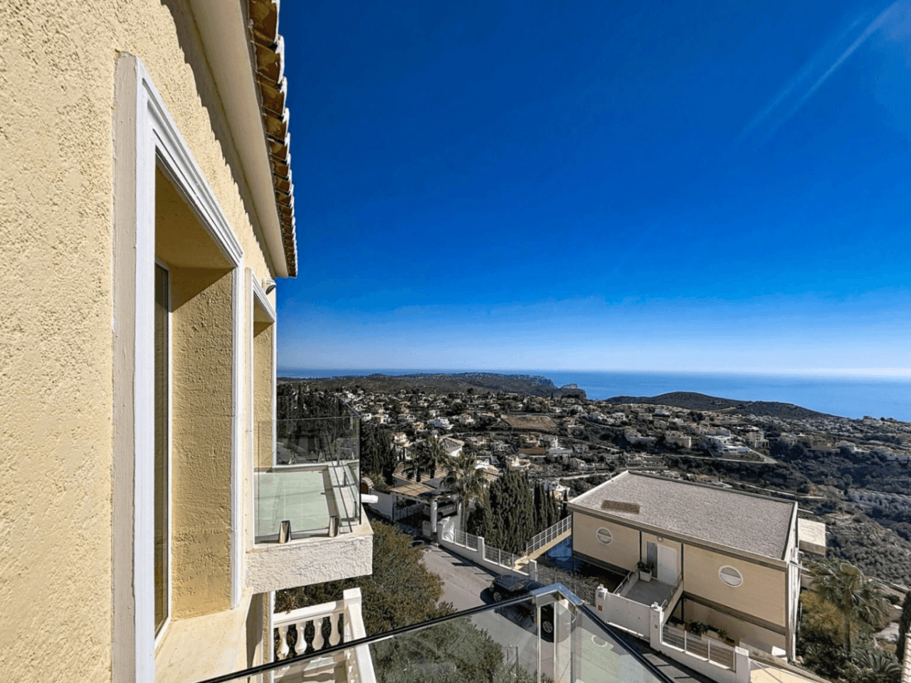 Cumbre del Sol villa reformada con espectaculares vistas al mar