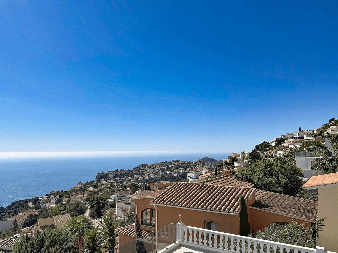 Cumbre del Sol villa reformada con espectaculares vistas al mar