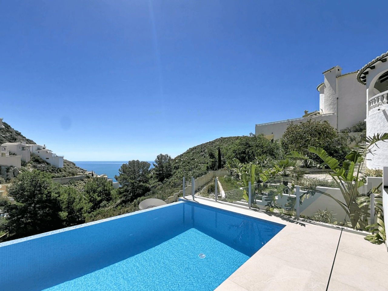 Villa moderna a estrenar con vistas al mar y piscina privada en Palmeras, Cumbre del Sol
