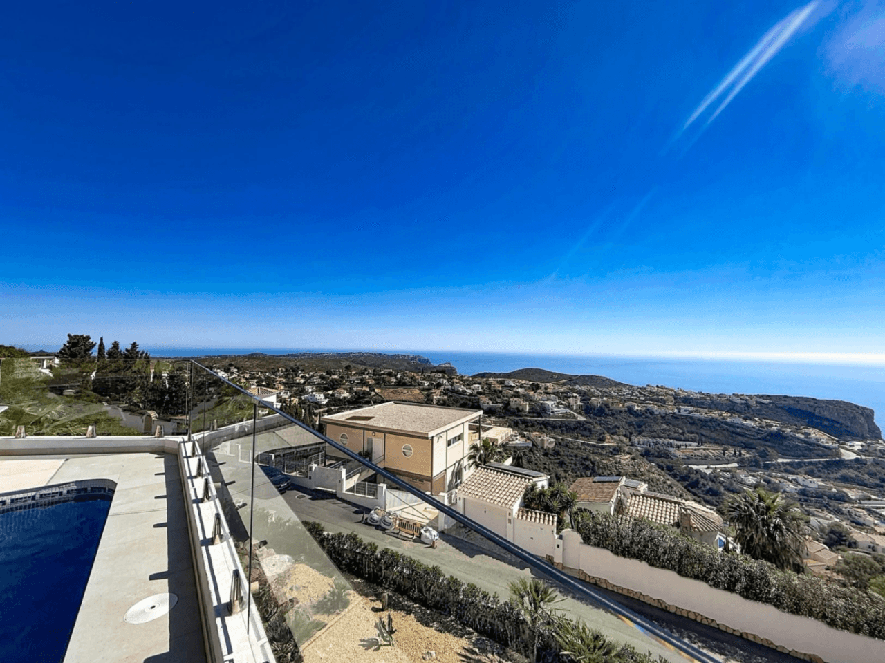 Cumbre del Sol villa reformada con espectaculares vistas al mar