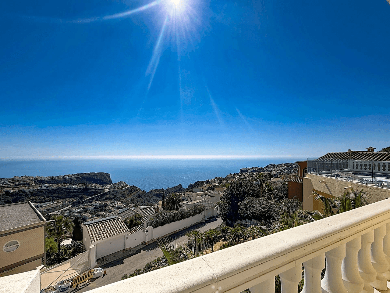 Cumbre del Sol villa reformada con espectaculares vistas al mar