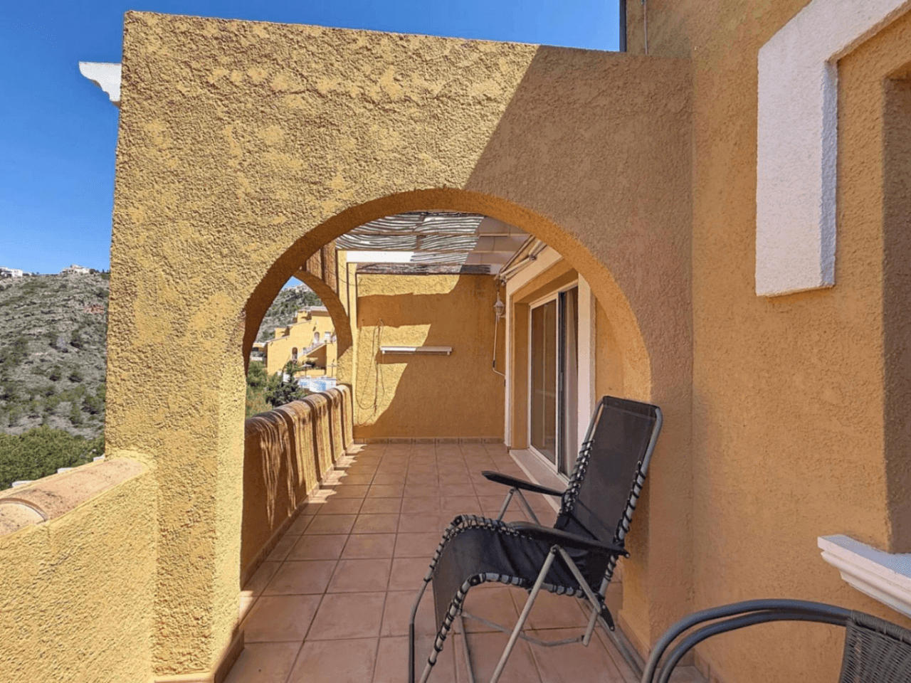 Cumbre del Sol Pueblo Montecala apartamento planta alta con vistas a la montaña