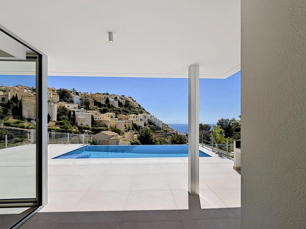 Villa moderna a estrenar con vistas al mar y piscina privada en Palmeras, Cumbre del Sol
