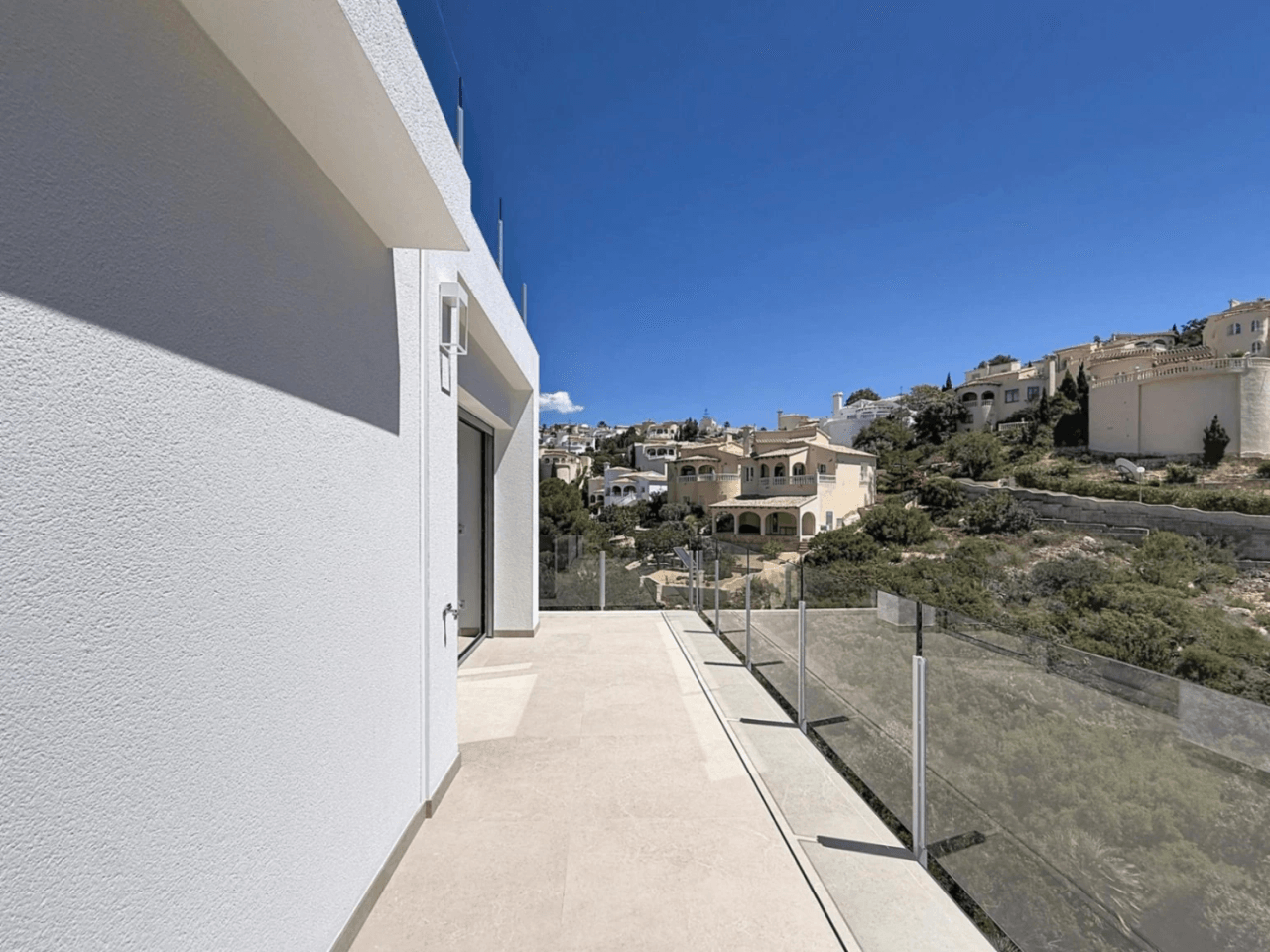 Villa moderna a estrenar con vistas al mar y piscina privada en Palmeras, Cumbre del Sol
