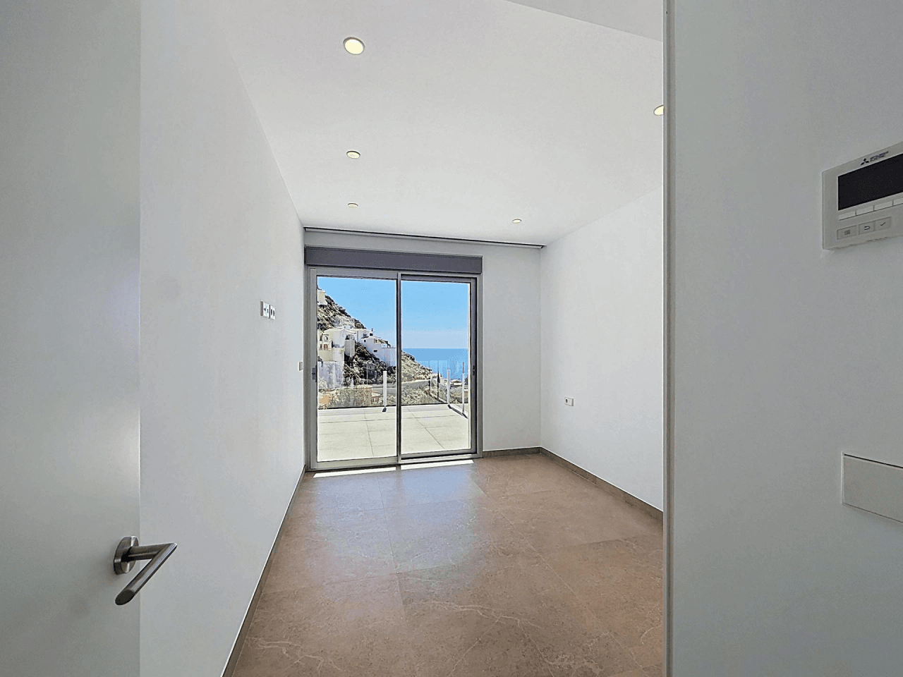 Villa moderna a estrenar con vistas al mar y piscina privada en Palmeras, Cumbre del Sol
