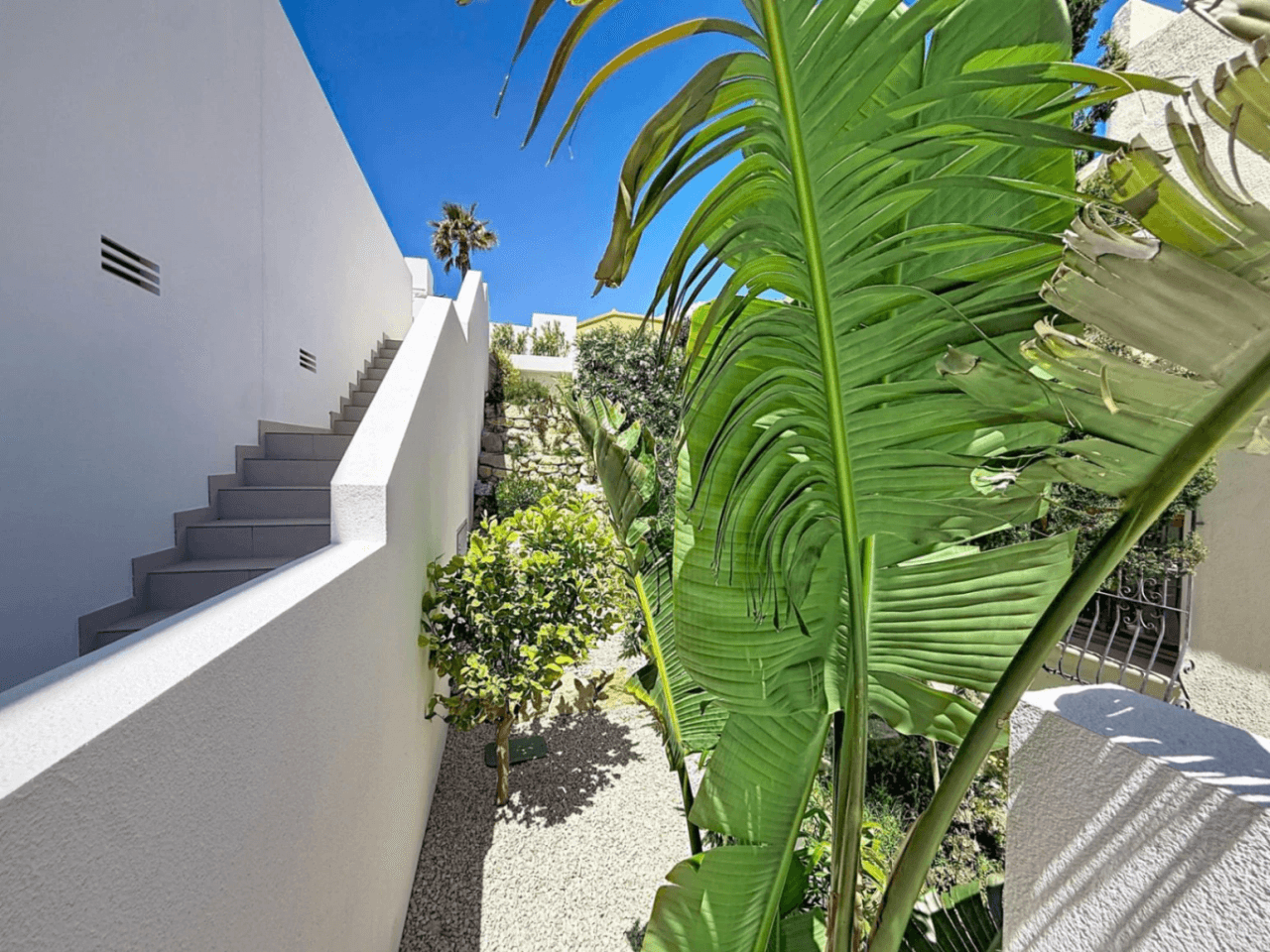 Villa moderna a estrenar con vistas al mar y piscina privada en Palmeras, Cumbre del Sol
