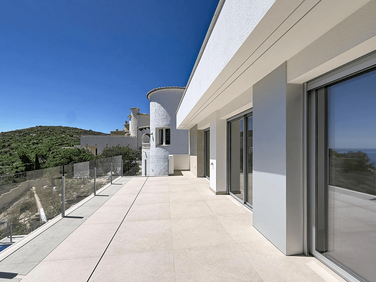 Villa moderna a estrenar con vistas al mar y piscina privada en Palmeras, Cumbre del Sol