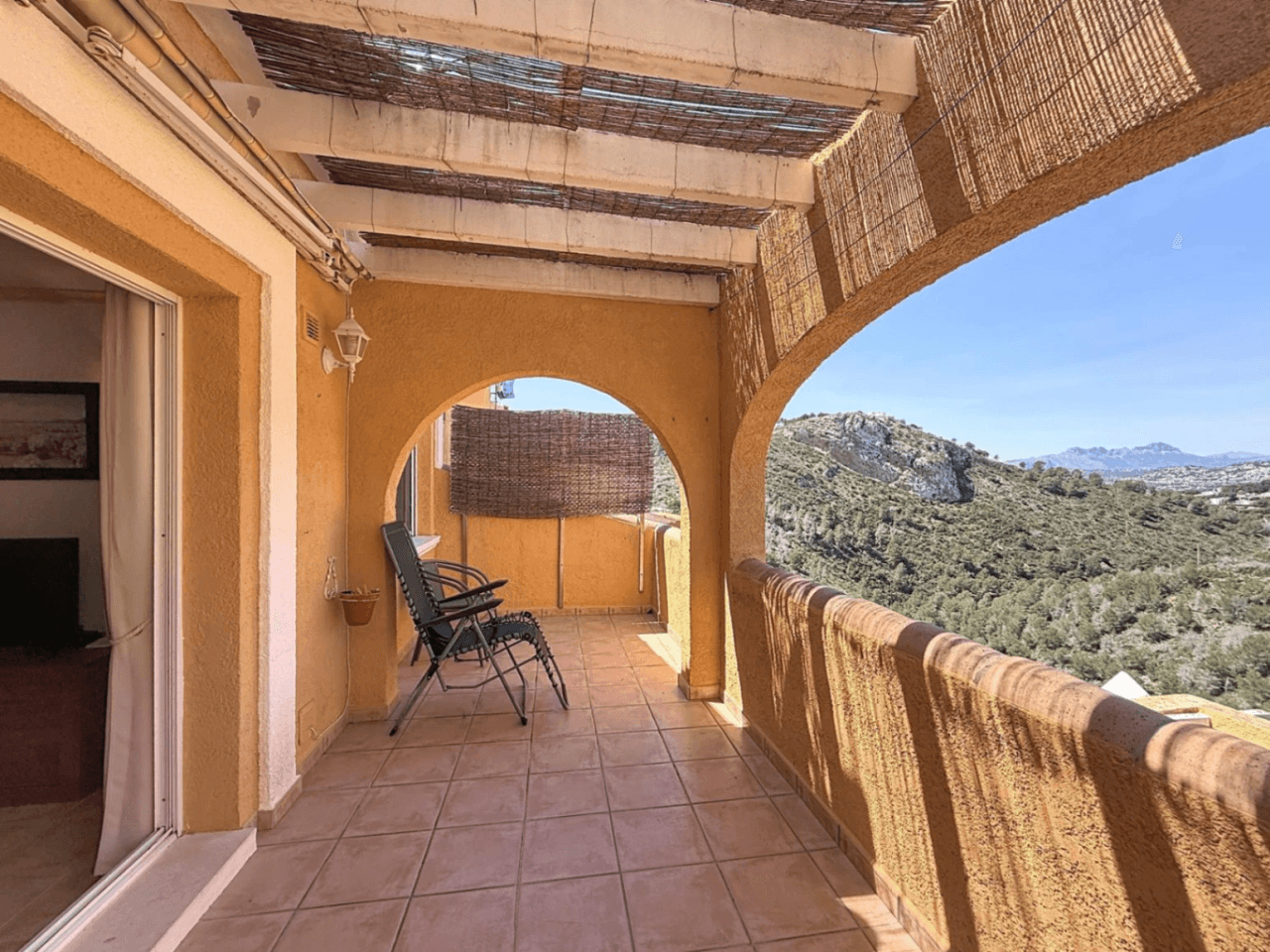 Cumbre del Sol Pueblo Montecala apartamento planta alta con vistas a la montaña