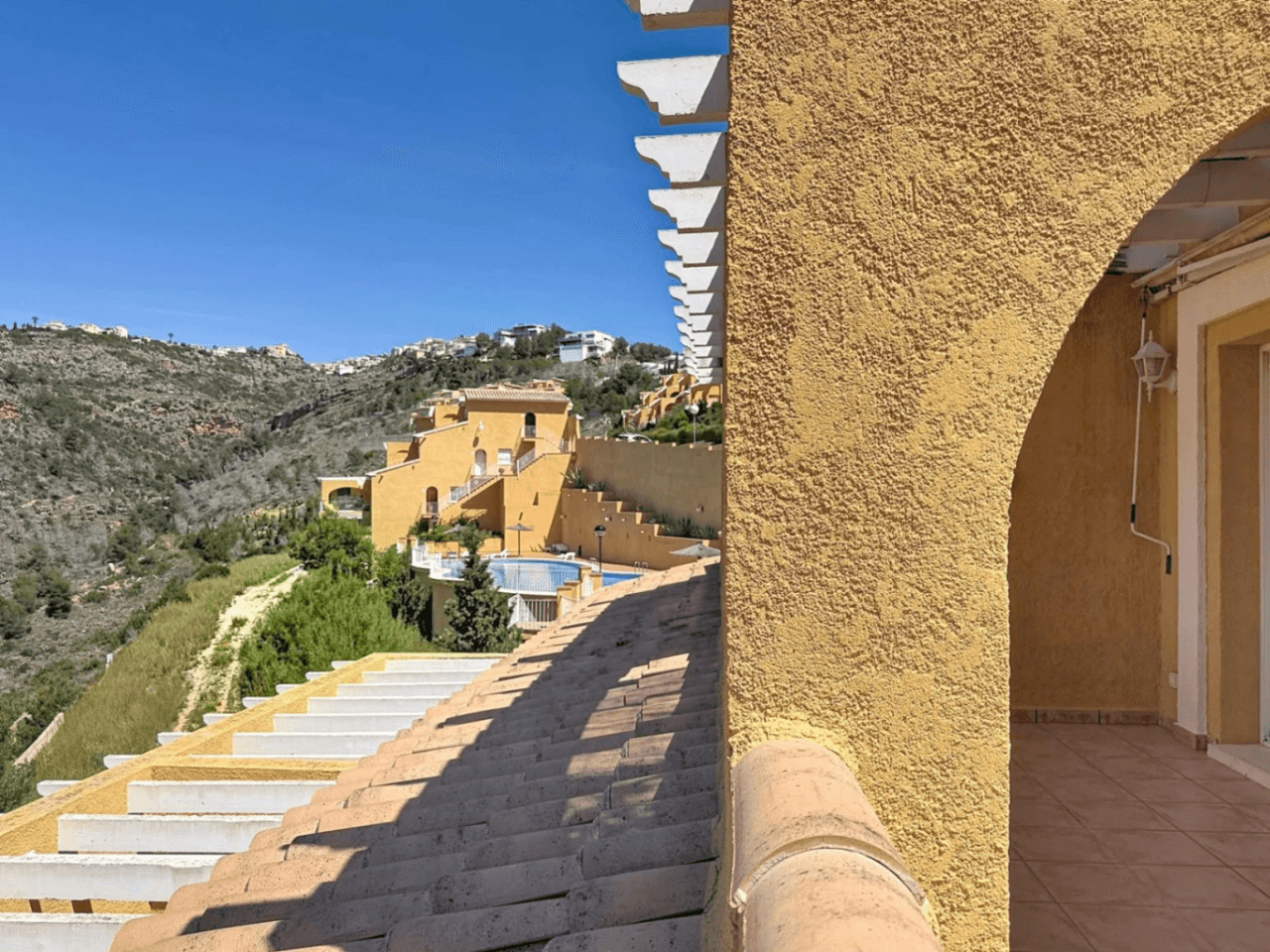 Cumbre del Sol Pueblo Montecala apartamento planta alta con vistas a la montaña