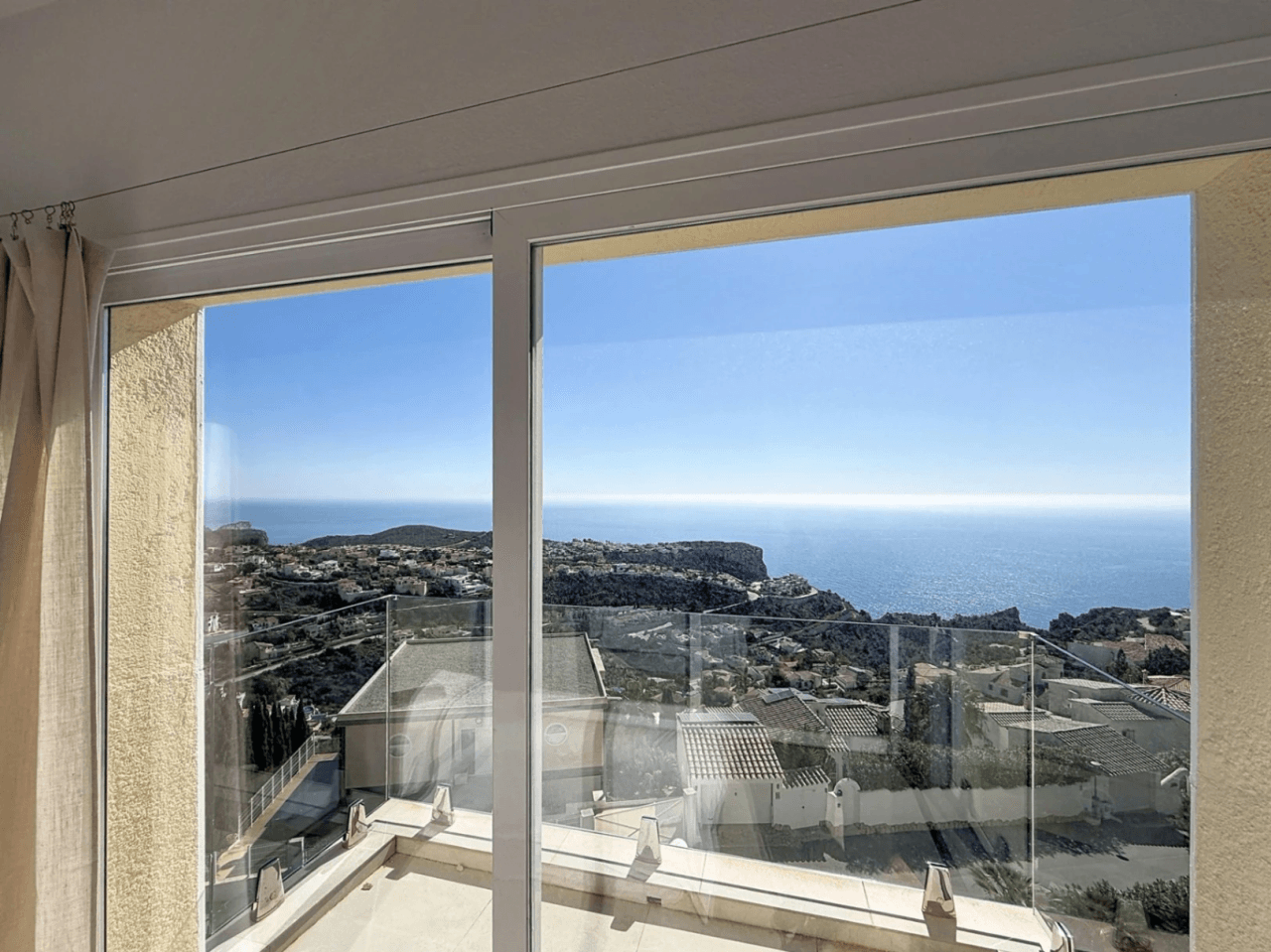 Cumbre del Sol villa reformada con espectaculares vistas al mar