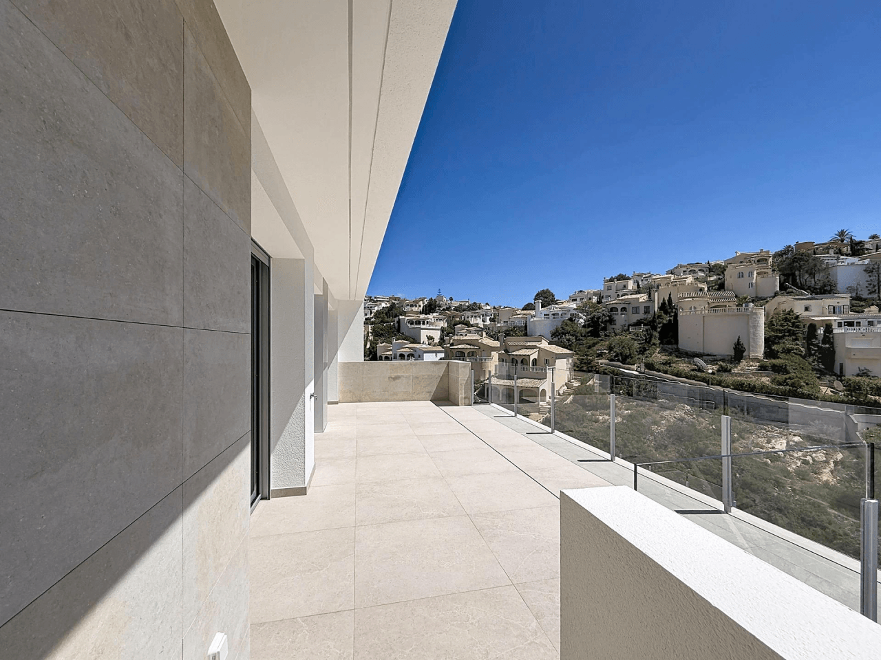 Villa moderna a estrenar con vistas al mar y piscina privada en Palmeras, Cumbre del Sol