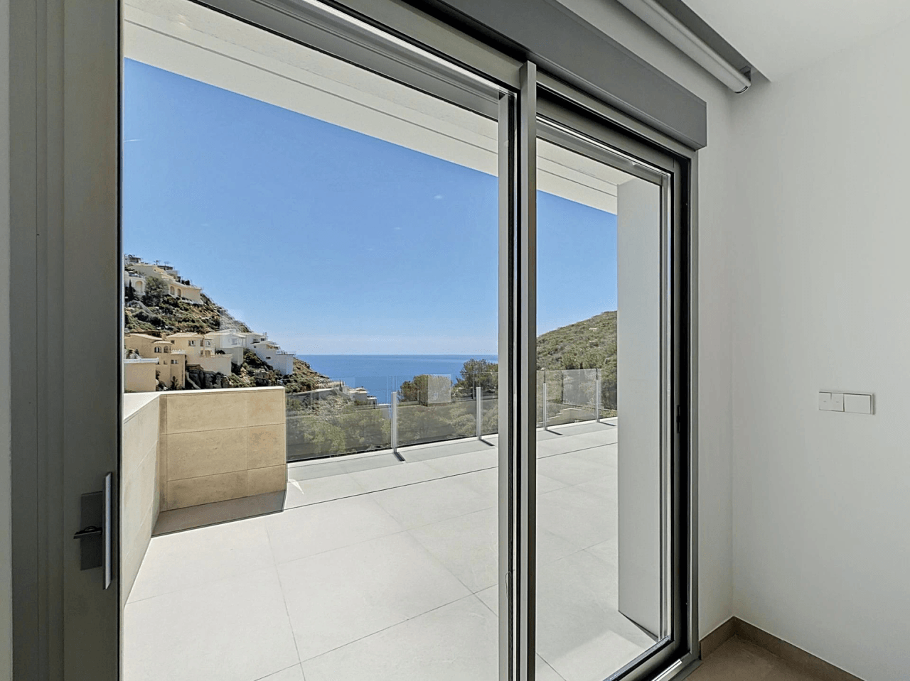Villa moderna a estrenar con vistas al mar y piscina privada en Palmeras, Cumbre del Sol